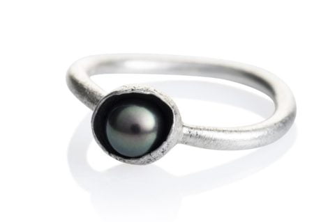Waterlily Ring Silver Black Pearl Embrace